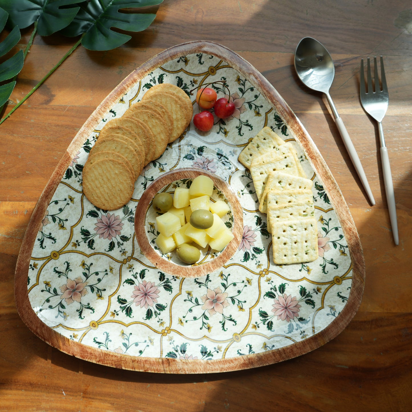 Camellia Chip & Dip Wooden Platter