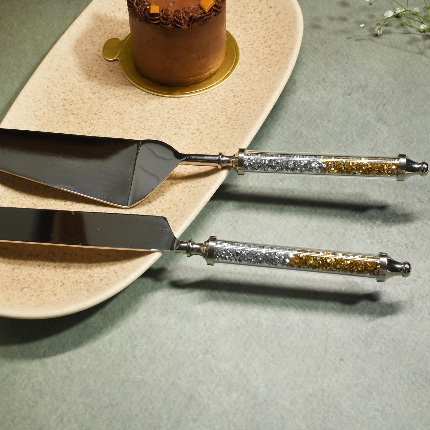 Silver-Finish Cake Lifter + Knife Set