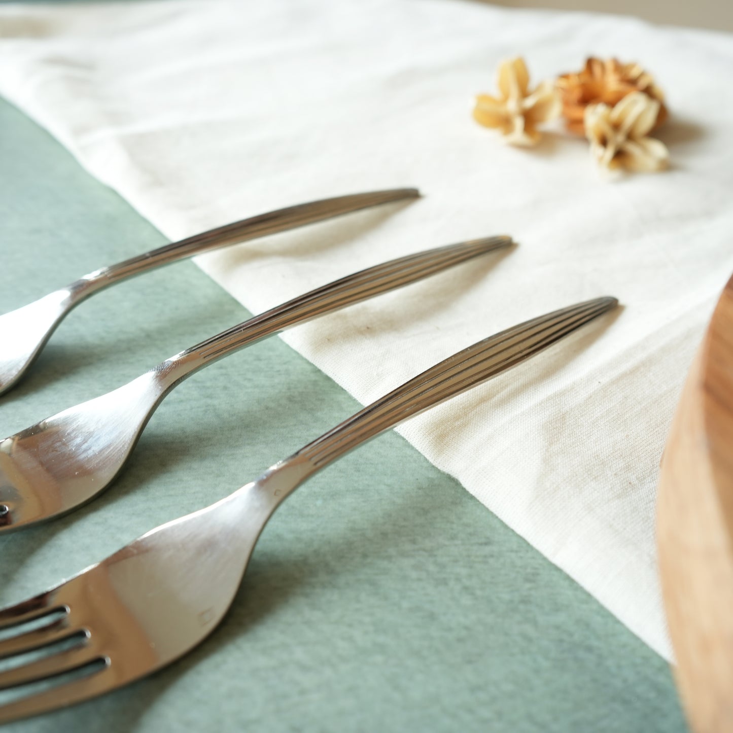 Textured Stainless Steel Dessert Fork Set