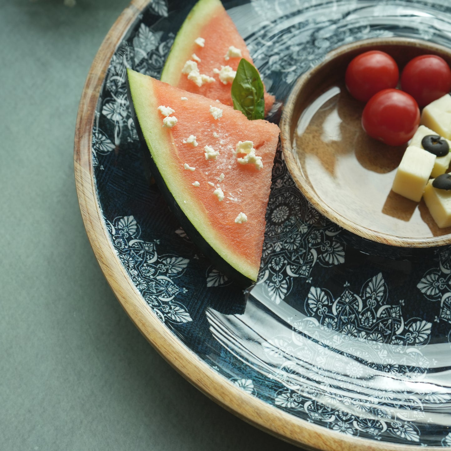 Iris Chip & Dip Round Wooden Platter
