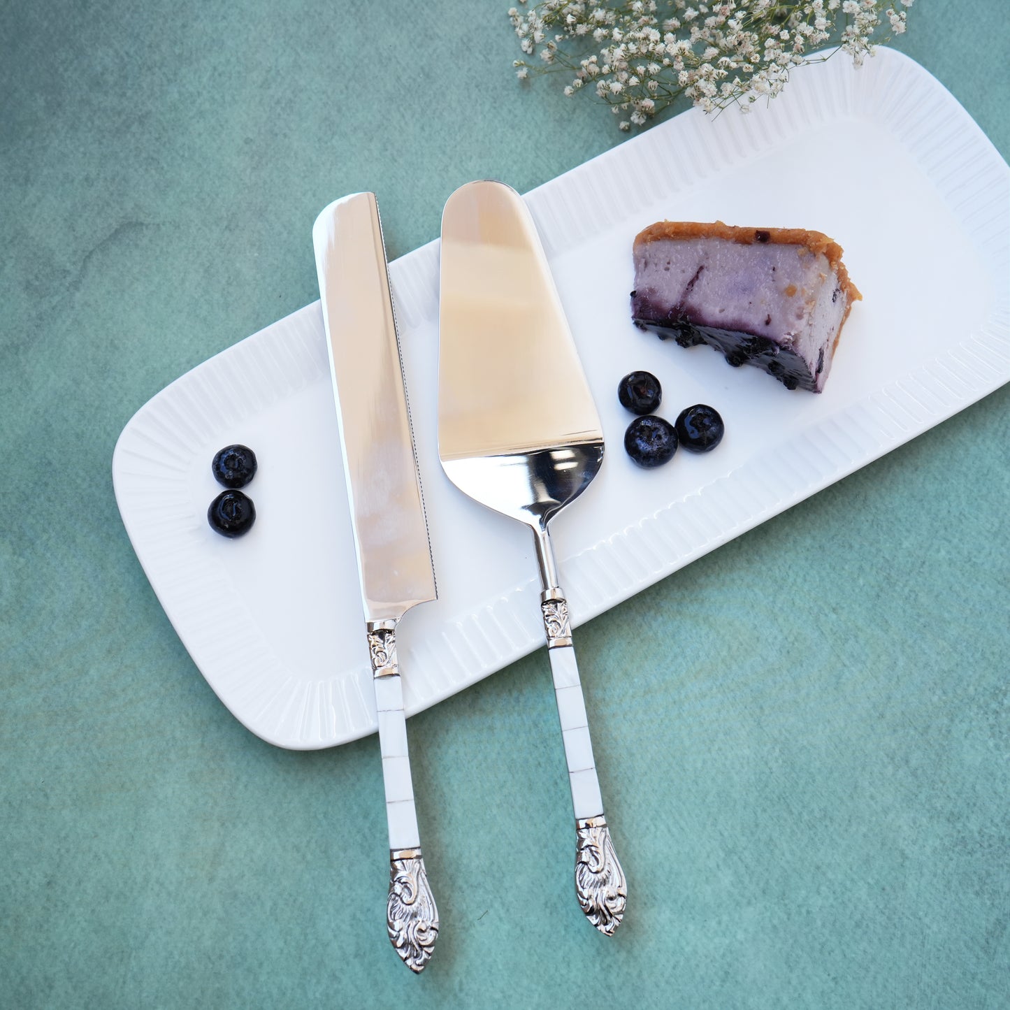 White Mother-of-Pearl Cake Lifter & Knife Set