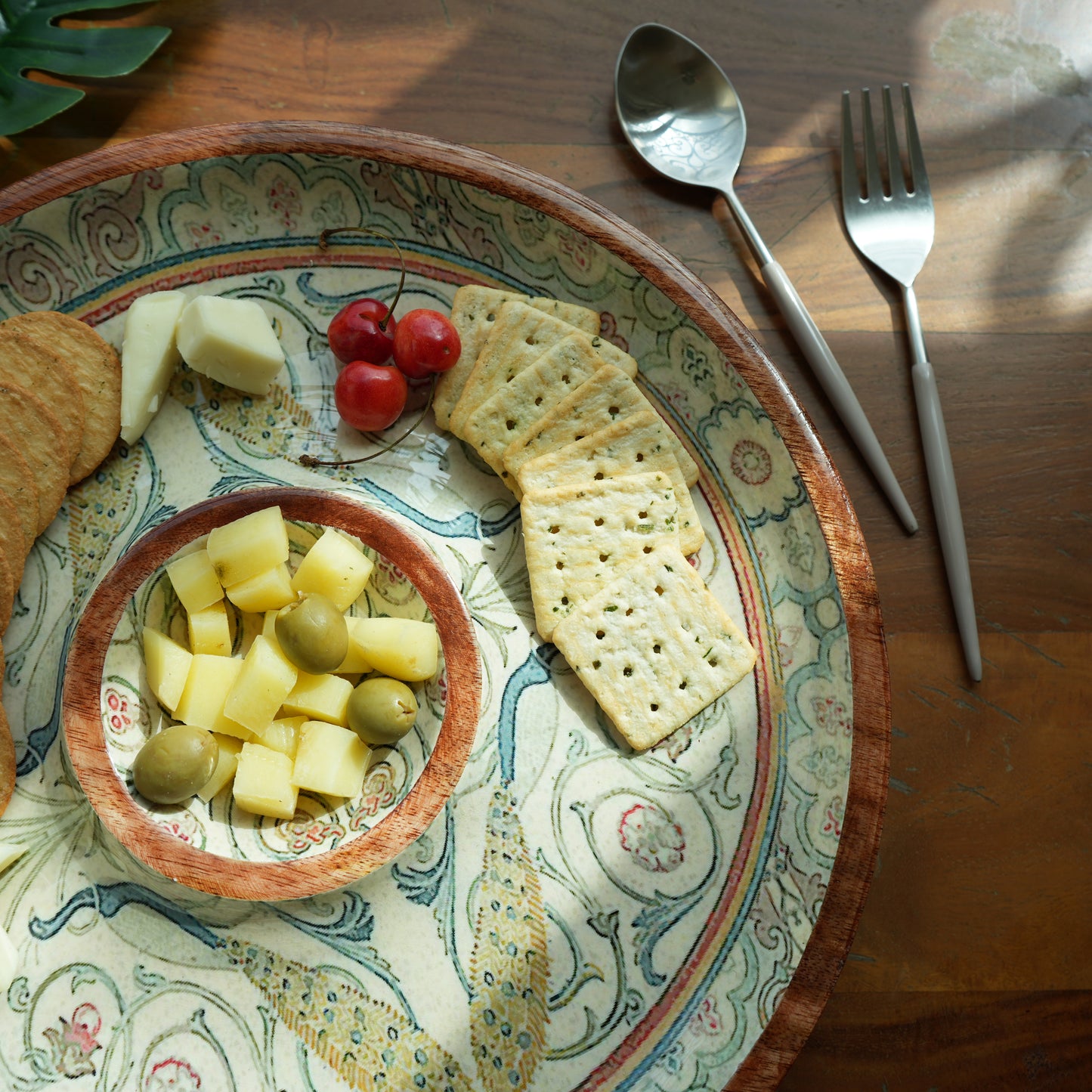 Dandy Chip & Dip Round Wooden Platter