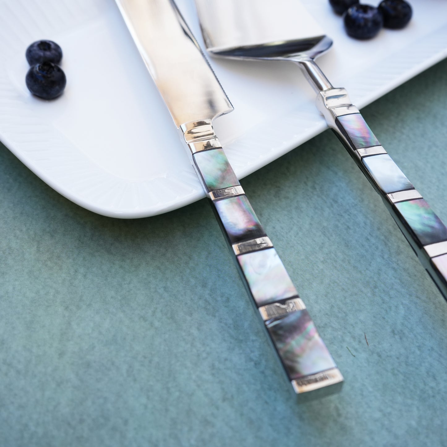 Black Mother-of-Pearl Cake Lifter & Knife Set