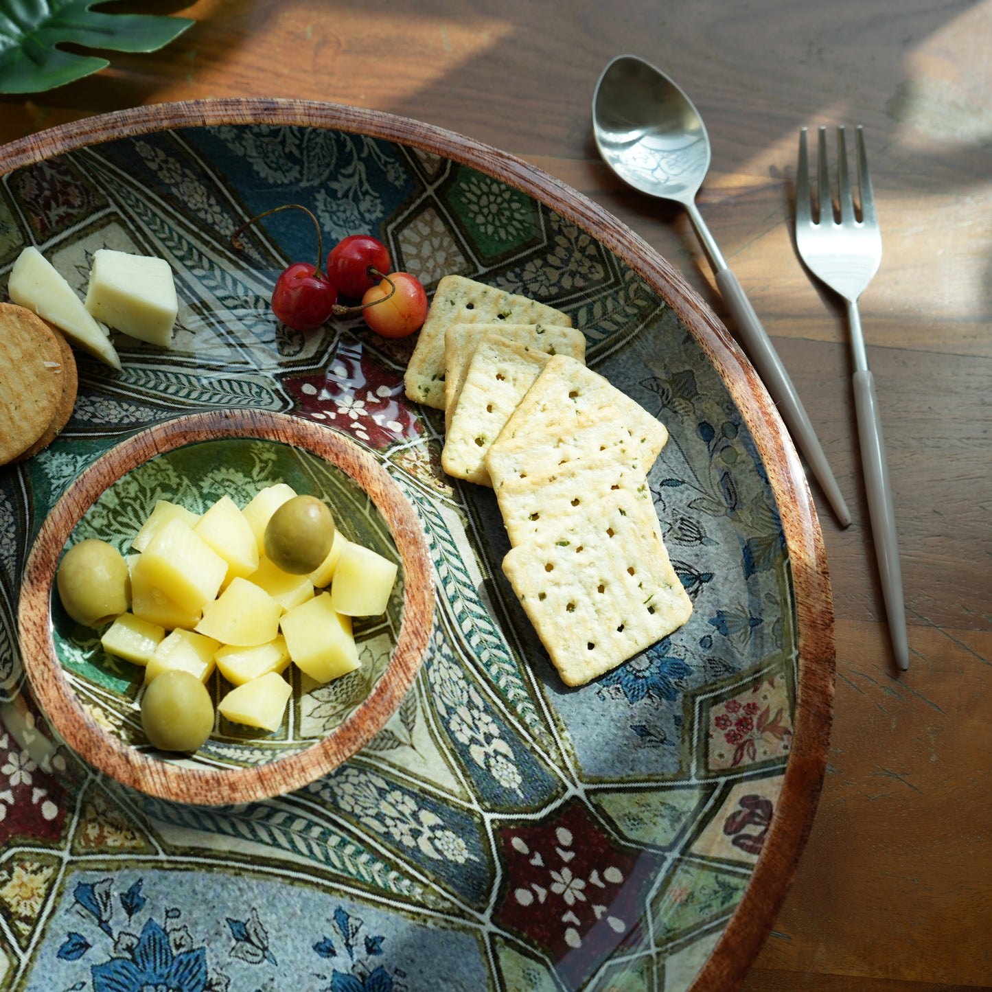 Bohemia Chip & Dip Round Wooden Platter