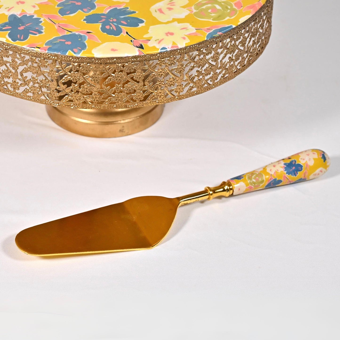 Floral Cake Lifter - Daffodil
