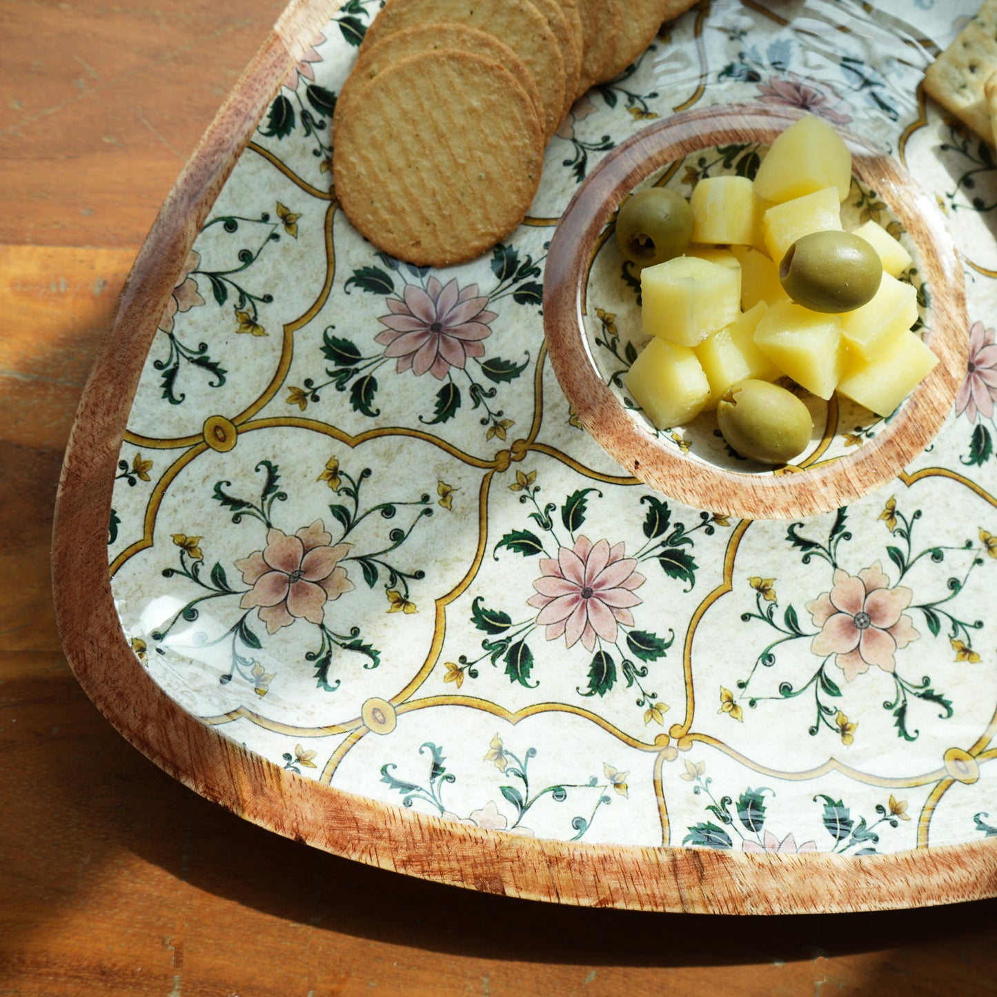 Camellia Chip & Dip Wooden Platter