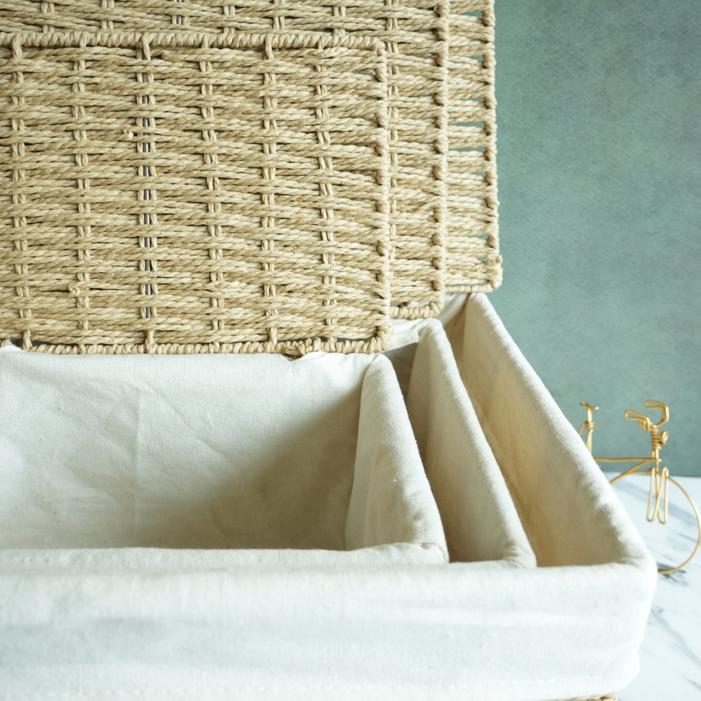 Woven Jute Storage Basket with Lid and Liner- Regular