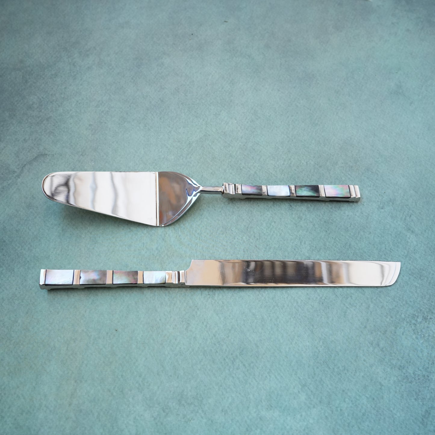 Black Mother-of-Pearl Cake Lifter & Knife Set
