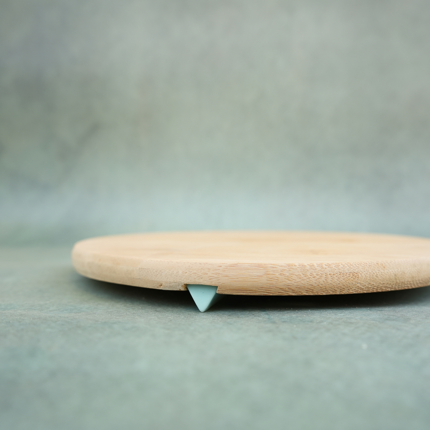 ⁠2-IN-1 Round Wooden Trivet + Mini Chopping Board