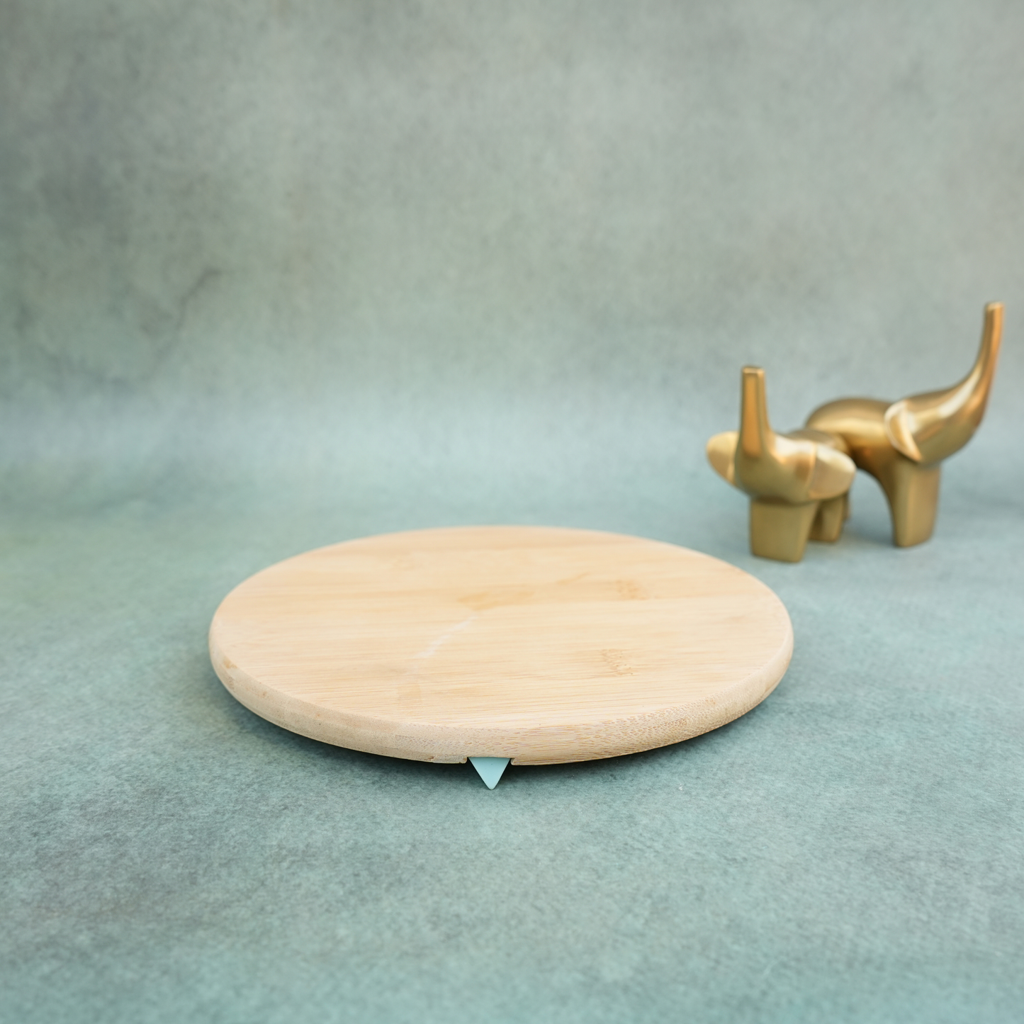 ⁠2-IN-1 Round Wooden Trivet + Mini Chopping Board